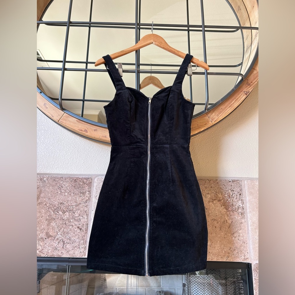 Sweetheart Neckline Velvet/Suede Dress (Black) SIZE 2
